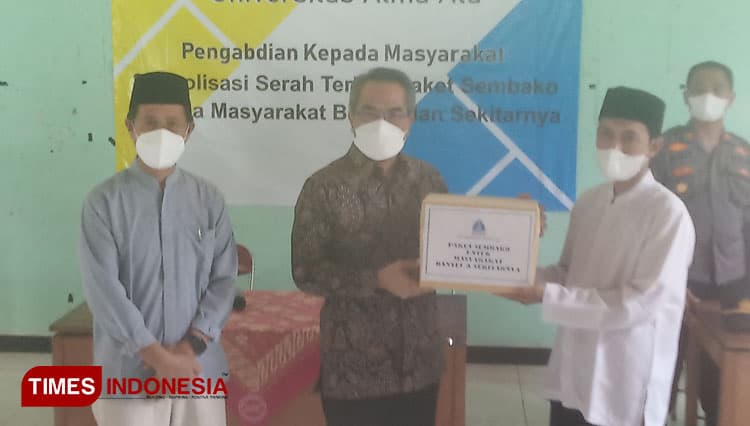 Universitas Alma Ata Serahkan Bantuan Sembako